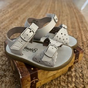 FootMates Ariel white leather sandal size 4